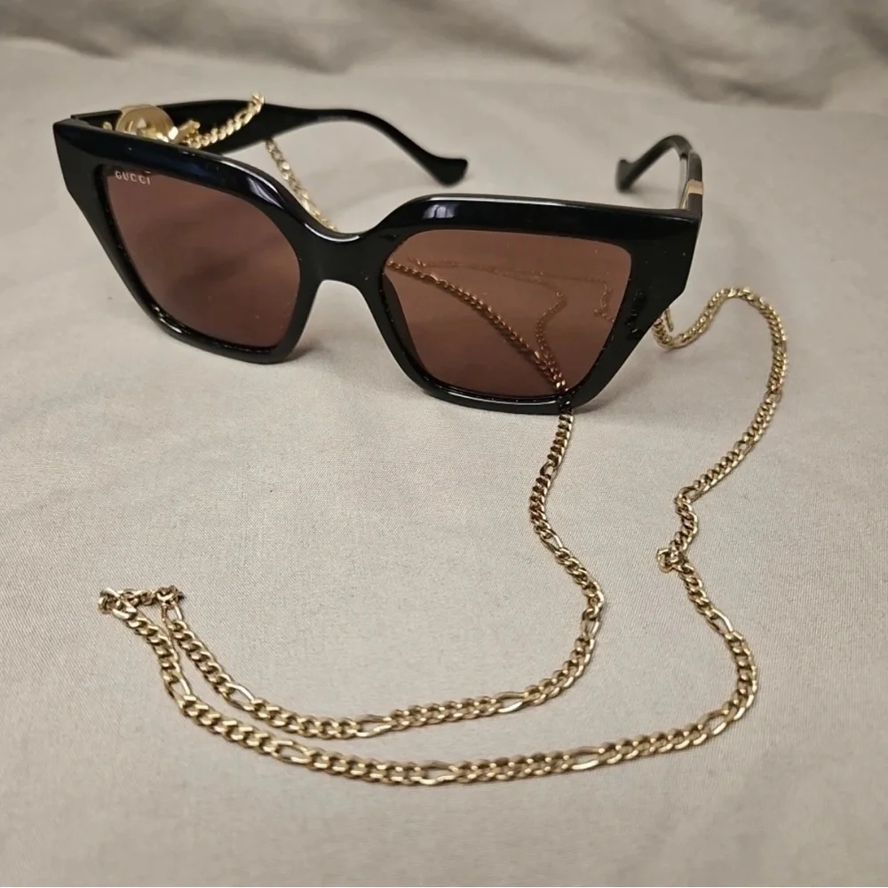 Gucci Black Sunglasses with Gold Chain Accent and case. Pre owned not new. - Picture 5 of 11